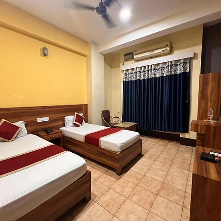 Hotel Bluemoon Guwahati Exteriör bild