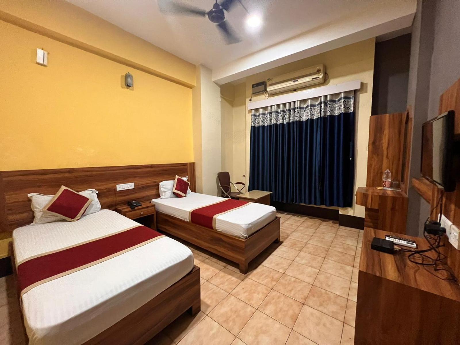 Hotel Bluemoon Guwahati Exteriör bild