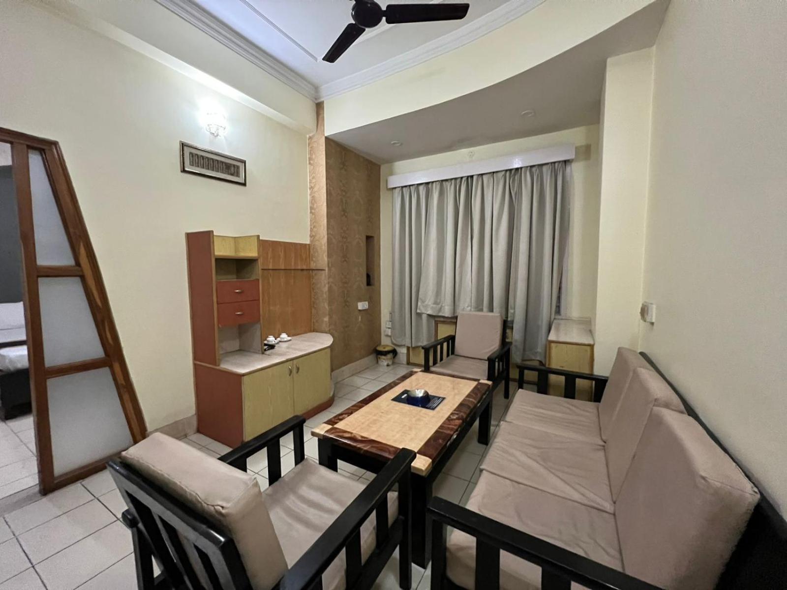 Hotel Bluemoon Guwahati Exteriör bild